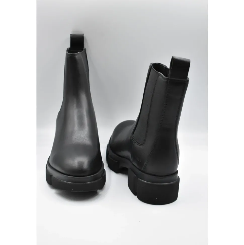 570 Chelsea Boot