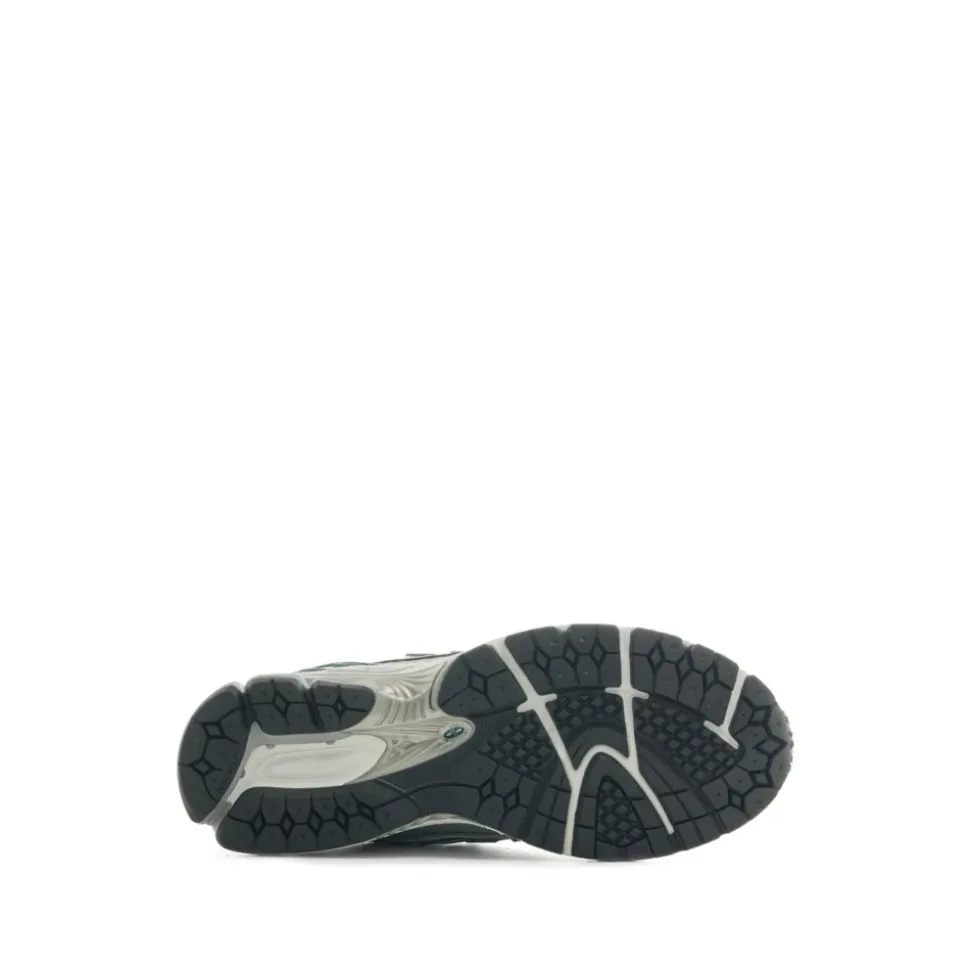 9060 Panelled Low-Top Sneakers