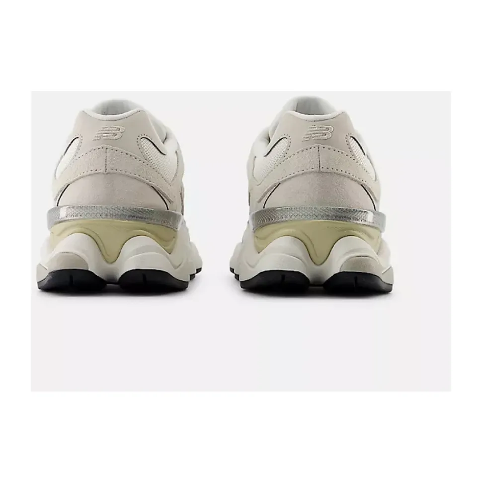 9060 Sneakers