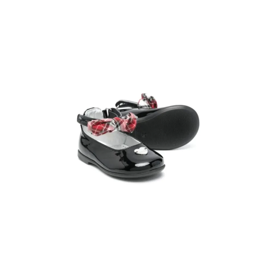 Ballerinas aus Lackleder