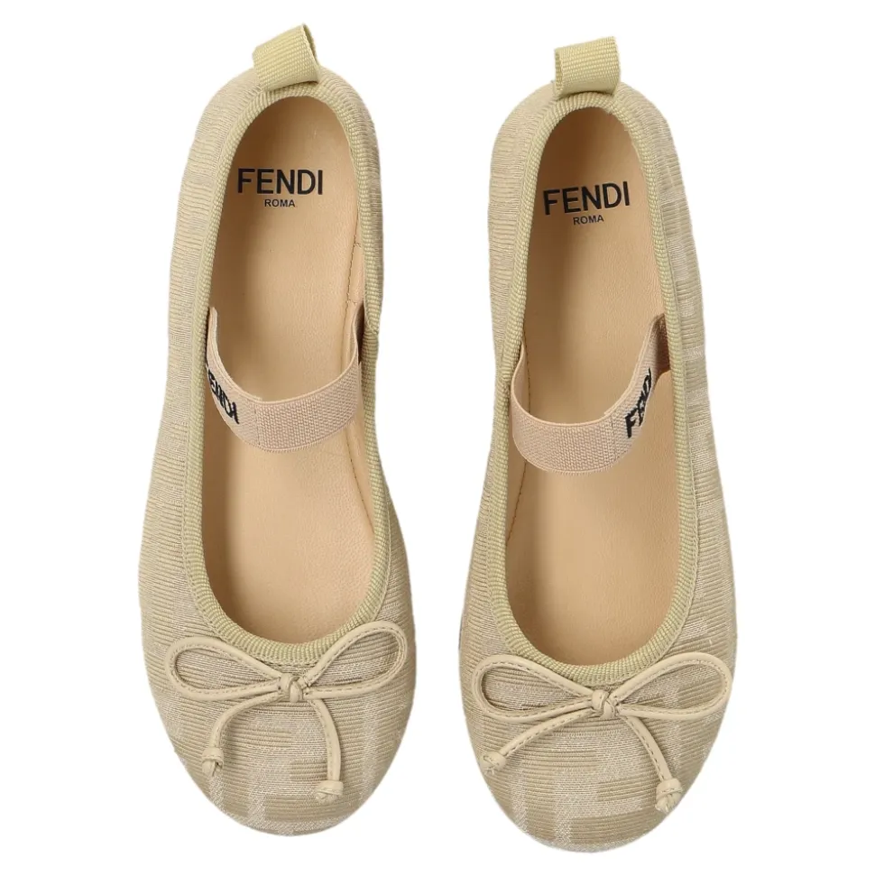 Ballerinas mit elastischem Riemen