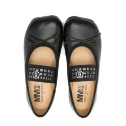 Ballerine mit Logo-Band und Schleife