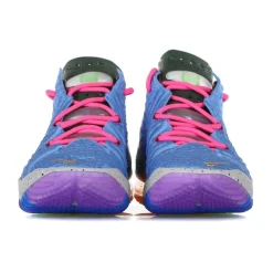 Basketballschuhe in University Blue