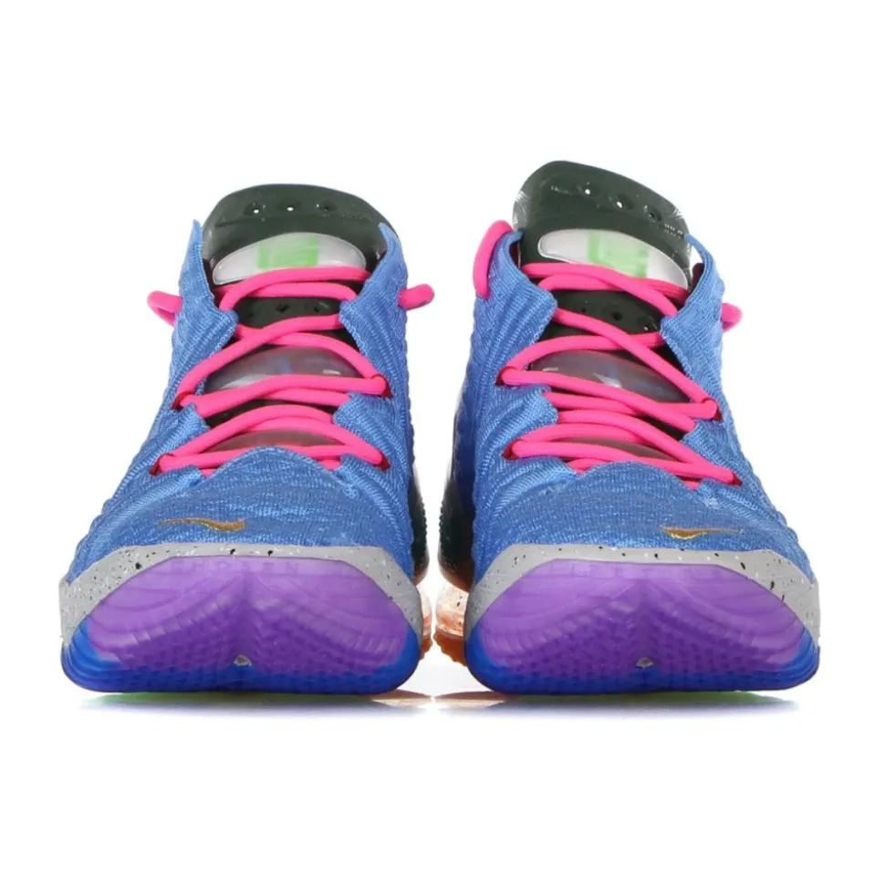 Basketballschuhe in University Blue
