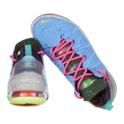Basketballschuhe in University Blue