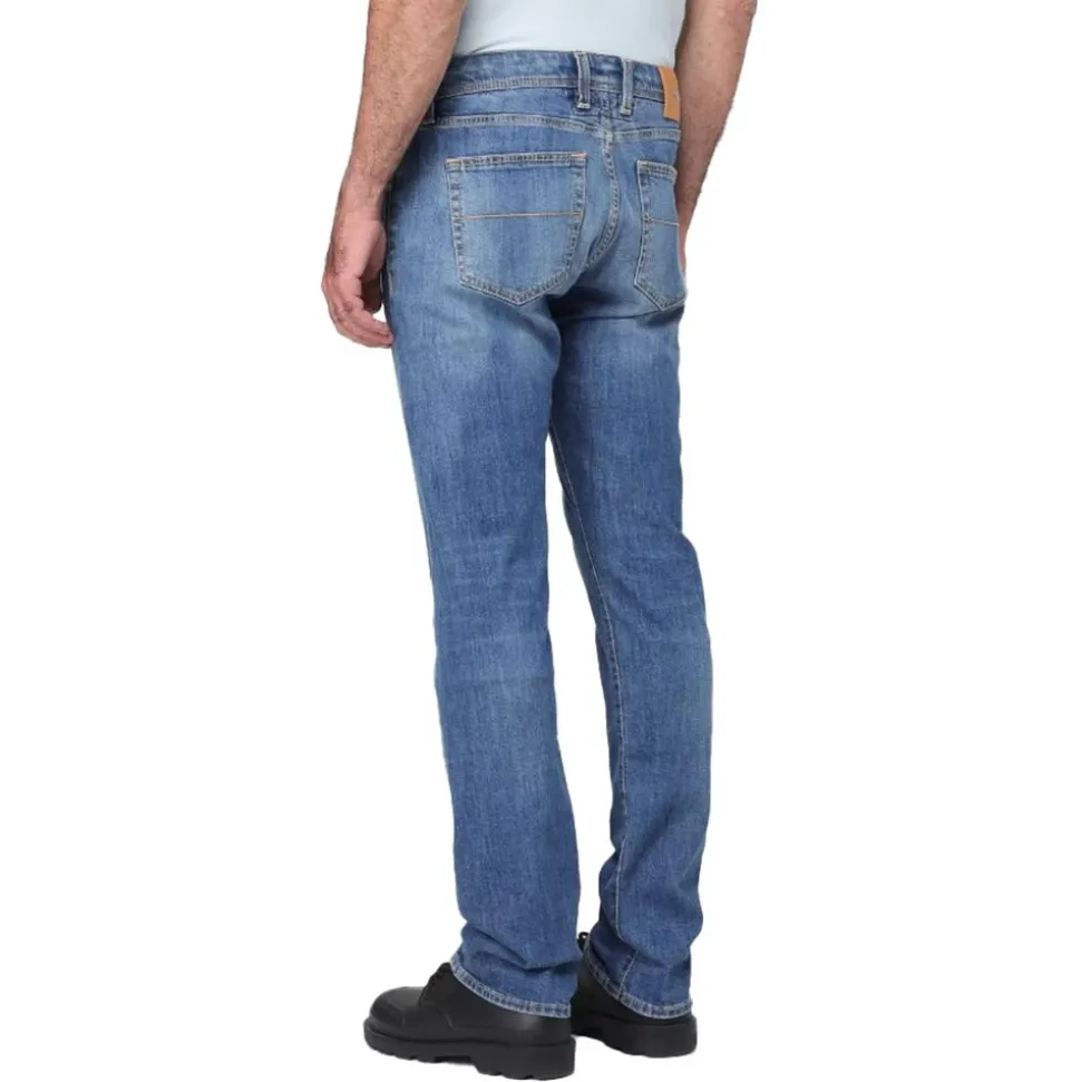 Blaue Baumwolljeans