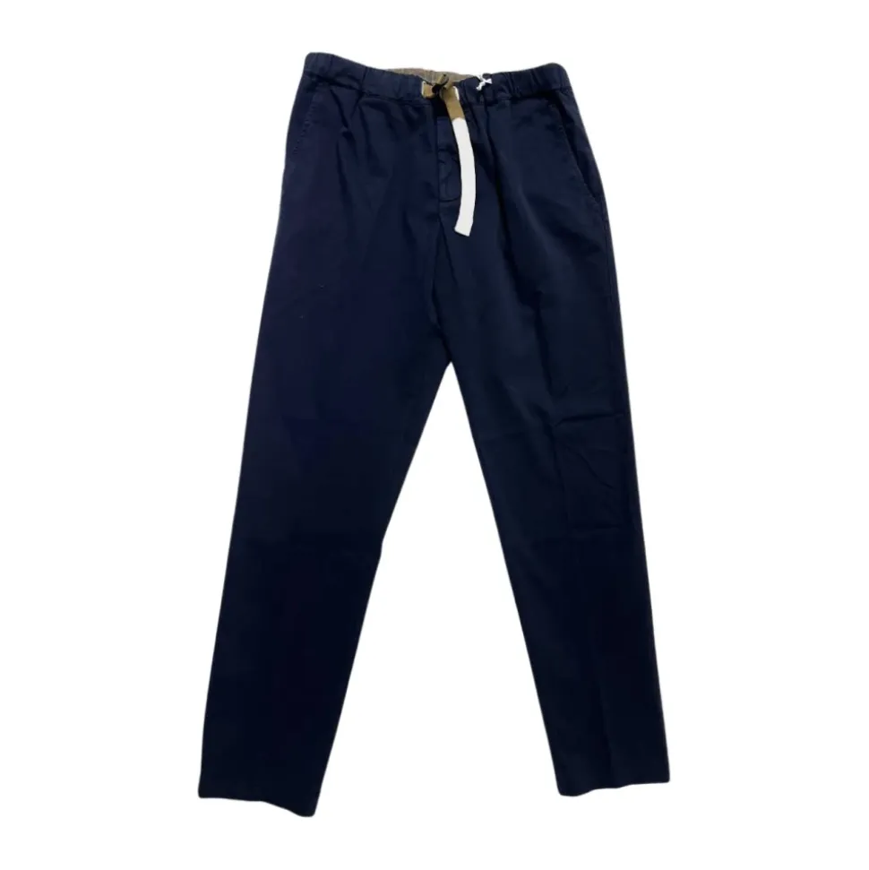 Blaue Hose mit elastischem Bund und gepresstem Saum