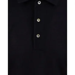 Blaue Poloshirts und Polos
