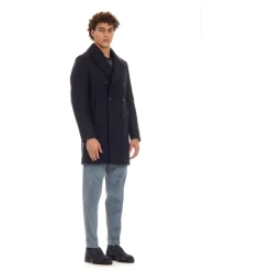 Blauer Peacoat mit Hornknöpfen