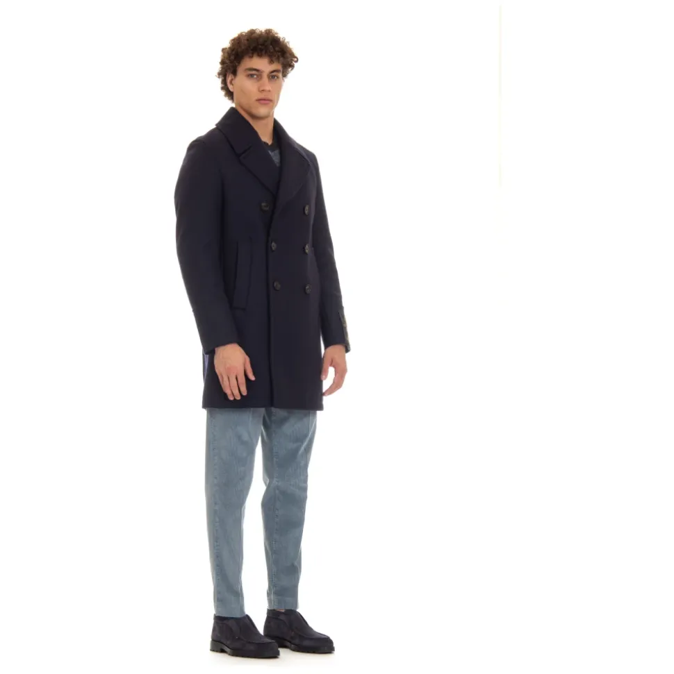 Blauer Peacoat mit Hornknöpfen