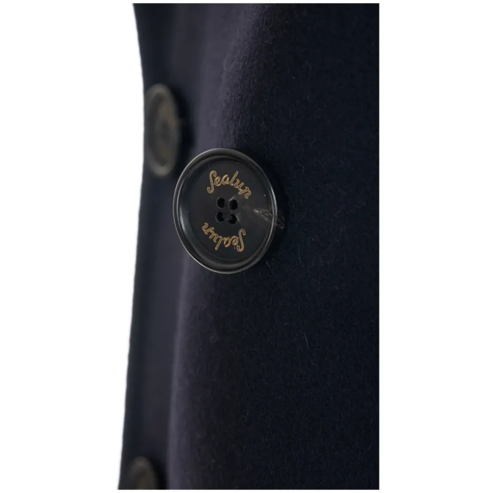Blauer Peacoat mit Hornknöpfen
