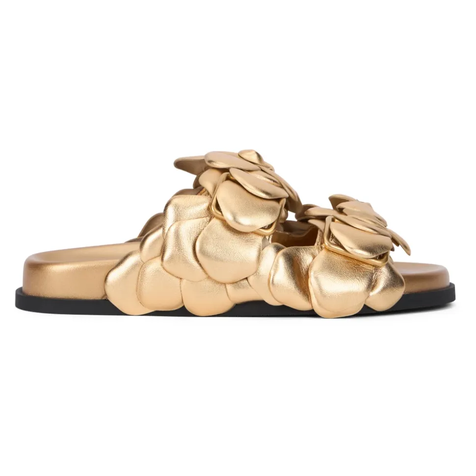 Blumige Ledersandalen für den Sommer
