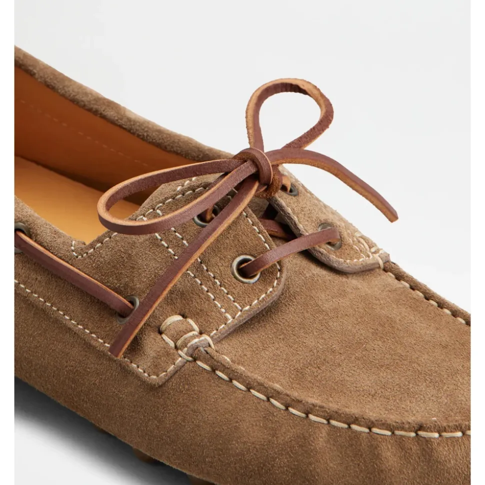 Braune Bootsschuhe