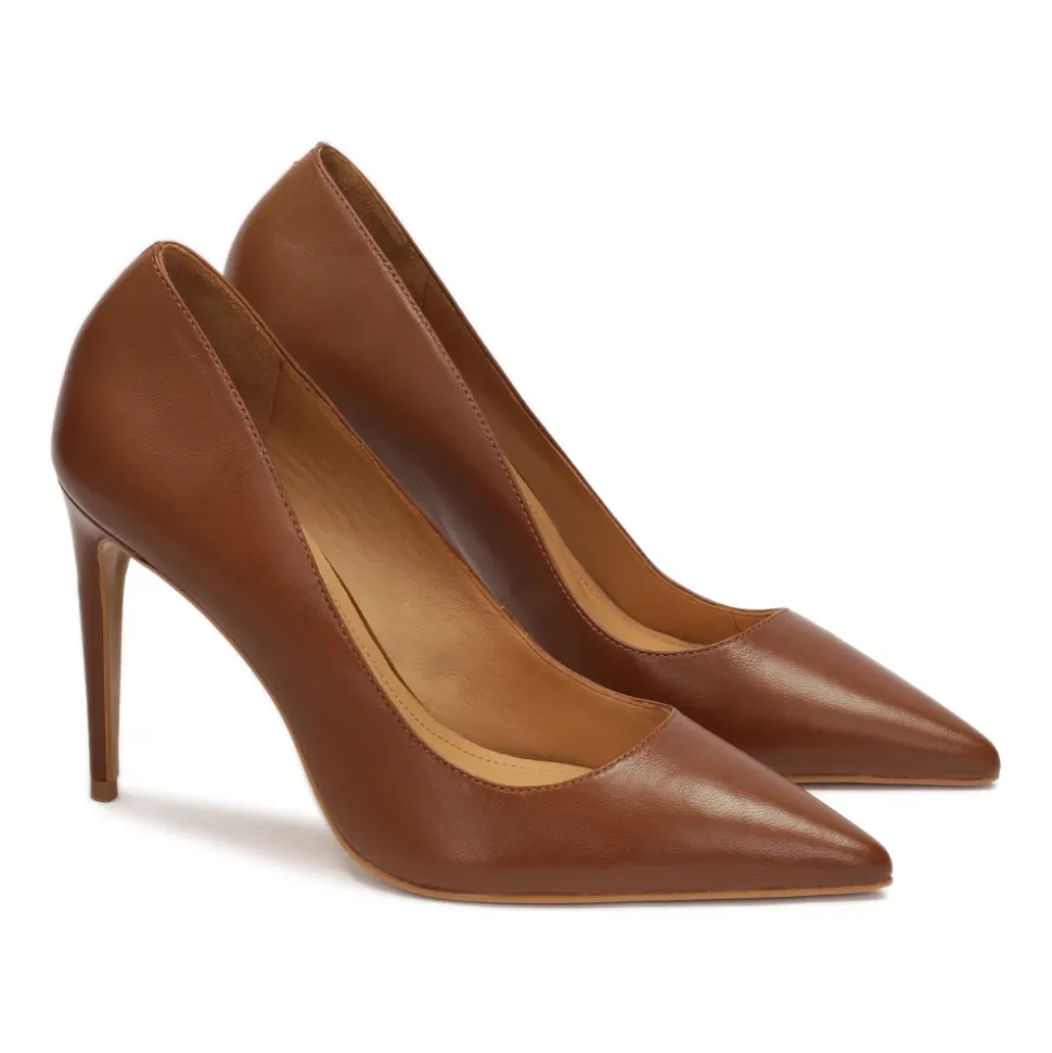Braune klassische Pumps mit spitzer Zehenpartie