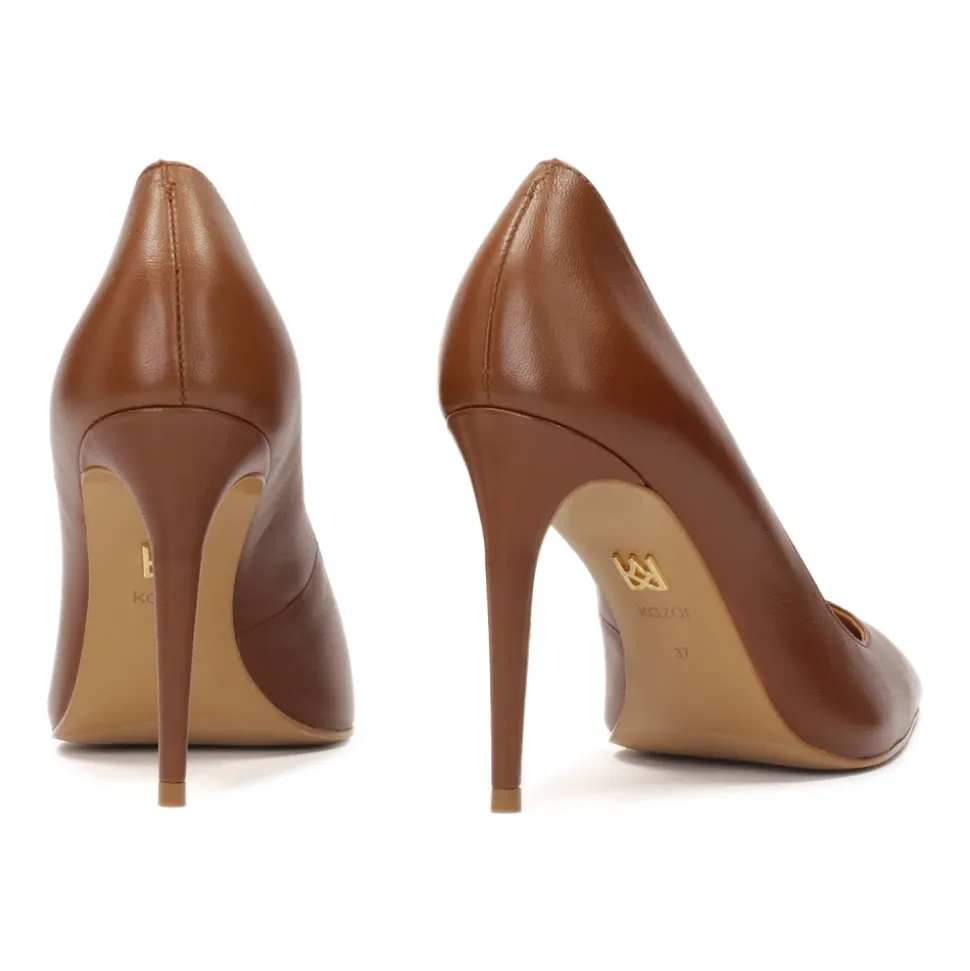 Braune klassische Pumps mit spitzer Zehenpartie