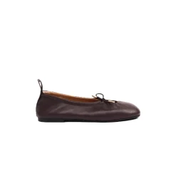 Braune Leder-Ballerinas mit einzigartigen Details