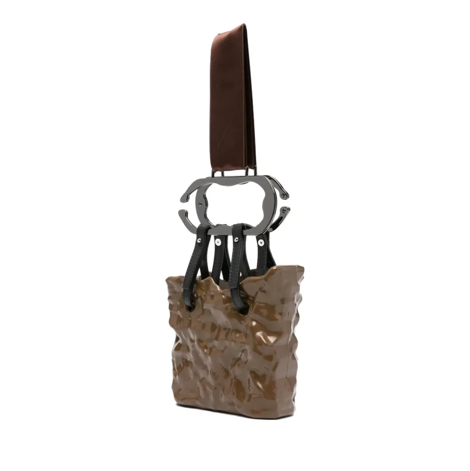Braune Skulptierte Ledertasche mit Karabinergriff