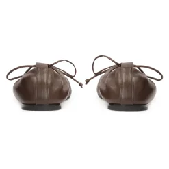 Dunkelbraune Ballerinas mit gebundenem Zehenriemen