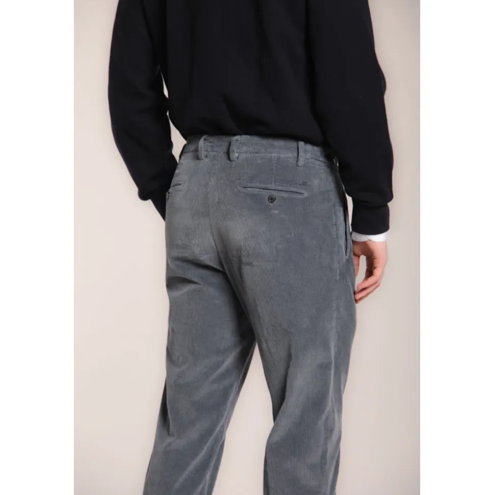 Dunkelgraue Cordhose mit Karottenpassform