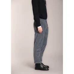 Dunkelgraue Cordhose mit Karottenpassform