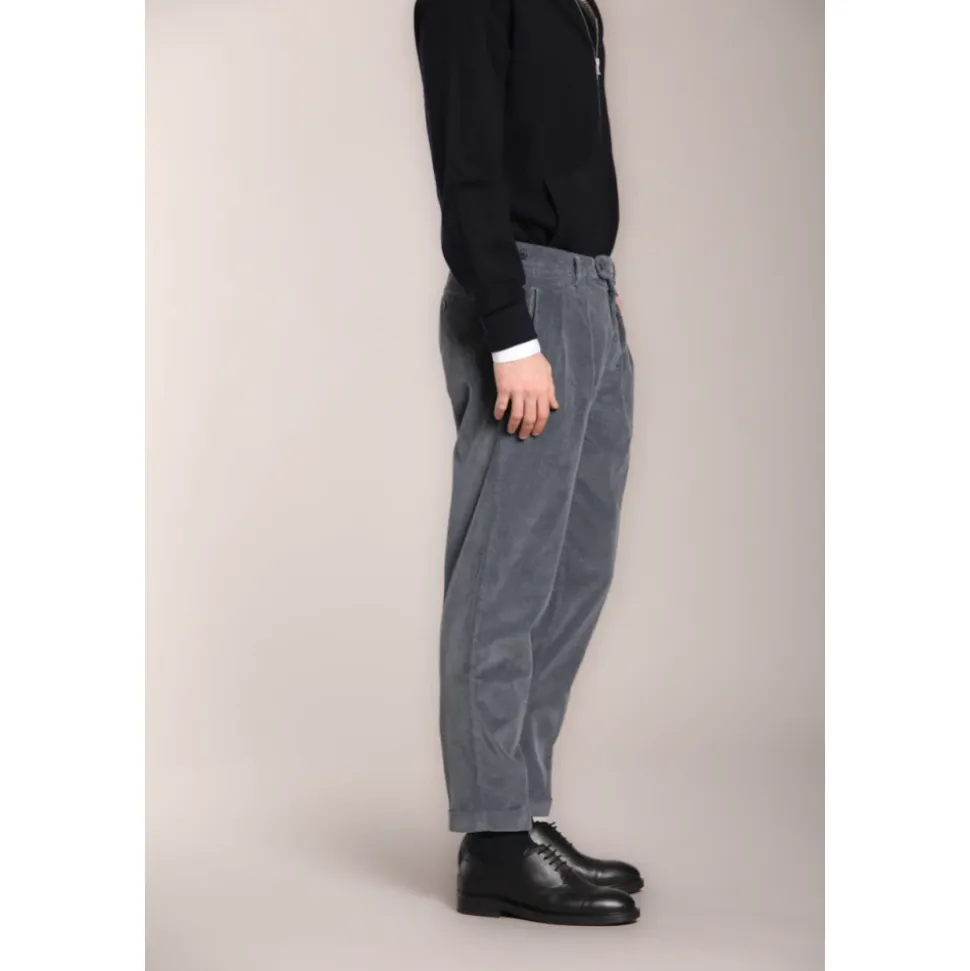 Dunkelgraue Cordhose mit Karottenpassform