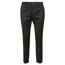 Einfache schlanke Chinos