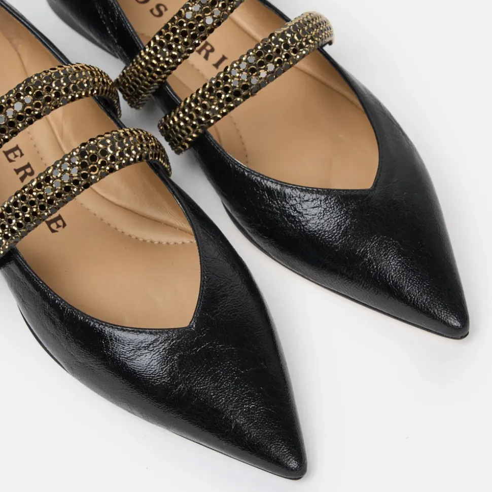 Eleganter Spitzer Schwarzer Schuh