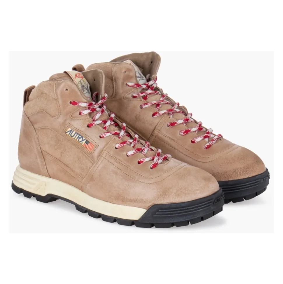 Flache, niedrig geschnittene Sneaker mit Lederbesatz