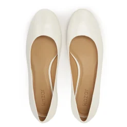 Flache weiße Lederschuhe