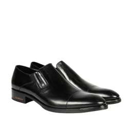 Flexible Schuhe mit Bandeinsatz