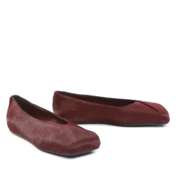 G34 Square – Gefaltete Ballerina aus bordeauxfarbenem Ponyfell