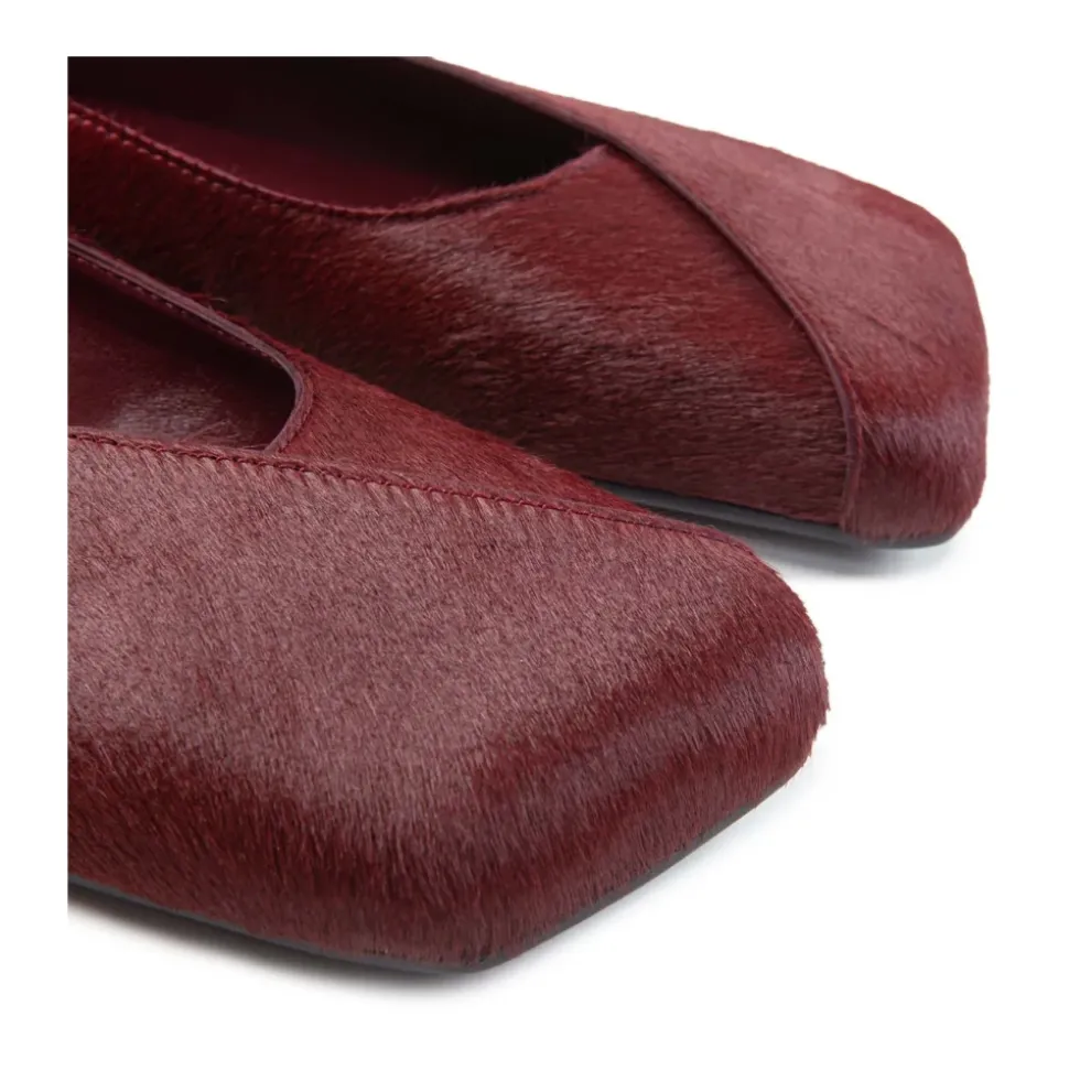 G34 Square – Gefaltete Ballerina aus bordeauxfarbenem Ponyfell