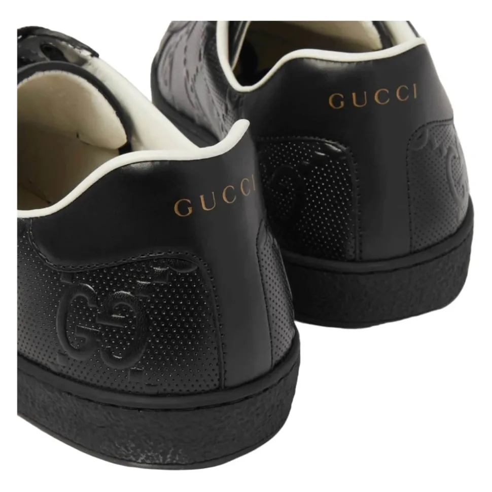 Geprägte Schwarze Sneakers