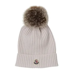 Gerippte Strickmütze mit Bommel