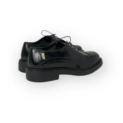 Geschnürte Lederschuhe