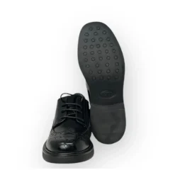 Geschnürte Lederschuhe