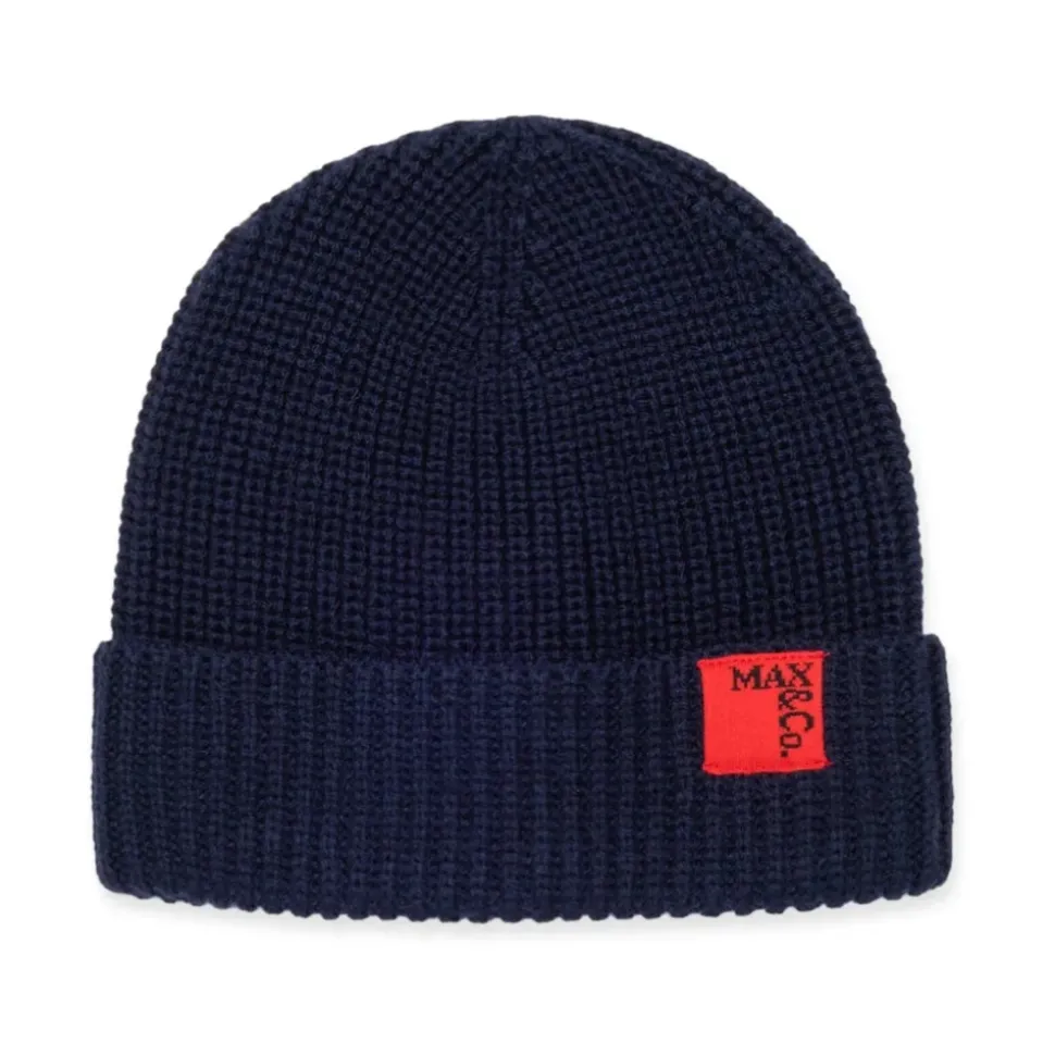 Gestrickte Beanie Mütze mit Patch