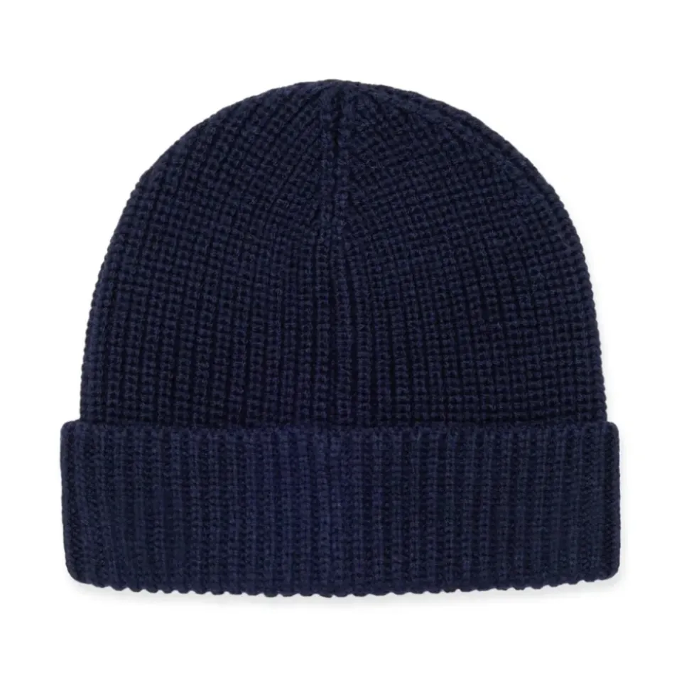 Gestrickte Beanie Mütze mit Patch