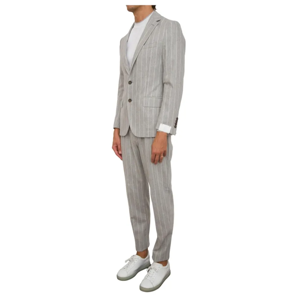 Graue Anzughose, einreihiger Stil