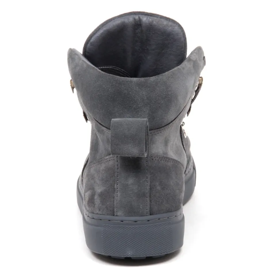 Graues Wildleder Schuhmodell