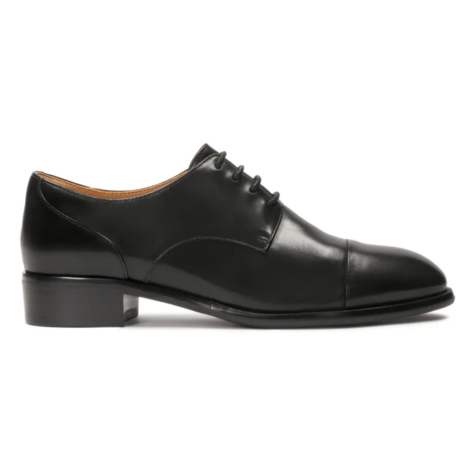 Halbschuhe aus Leder mit Schnürung