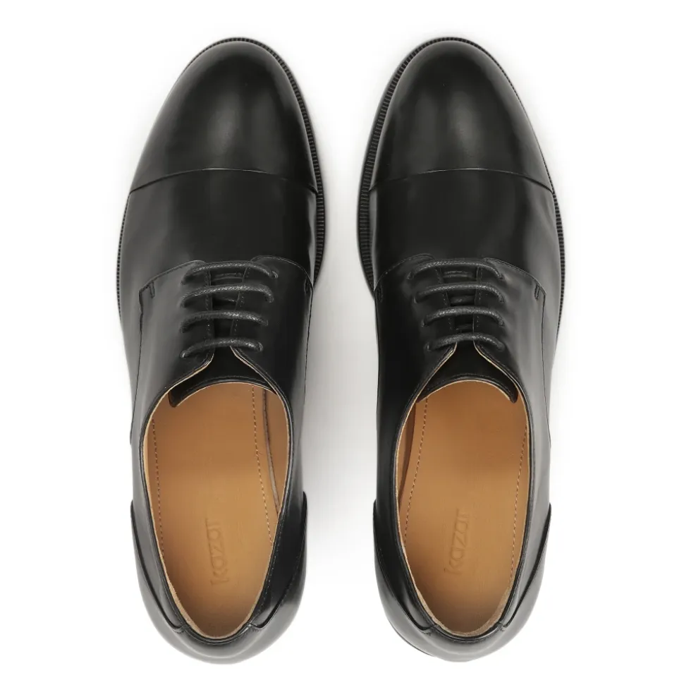 Halbschuhe aus Leder mit Schnürung