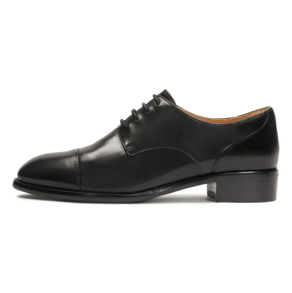 Halbschuhe aus Leder mit Schnürung