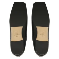 Halbschuhe mit Schnürung und quadratischer Zehenkappe