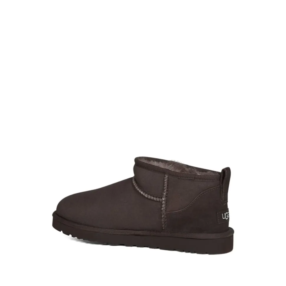 Klassische Braune Mini Stiefel