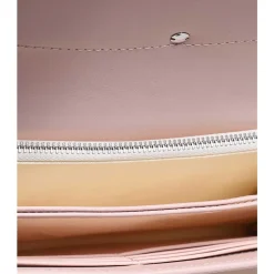 Klassische Lederbrieftasche mit Magnetverschluss
