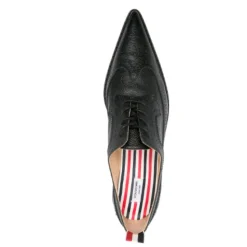 Klassische schwarze Ballerinas