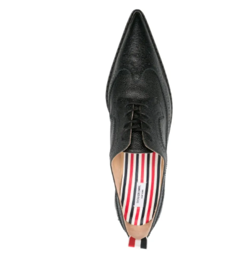 Klassische schwarze Ballerinas