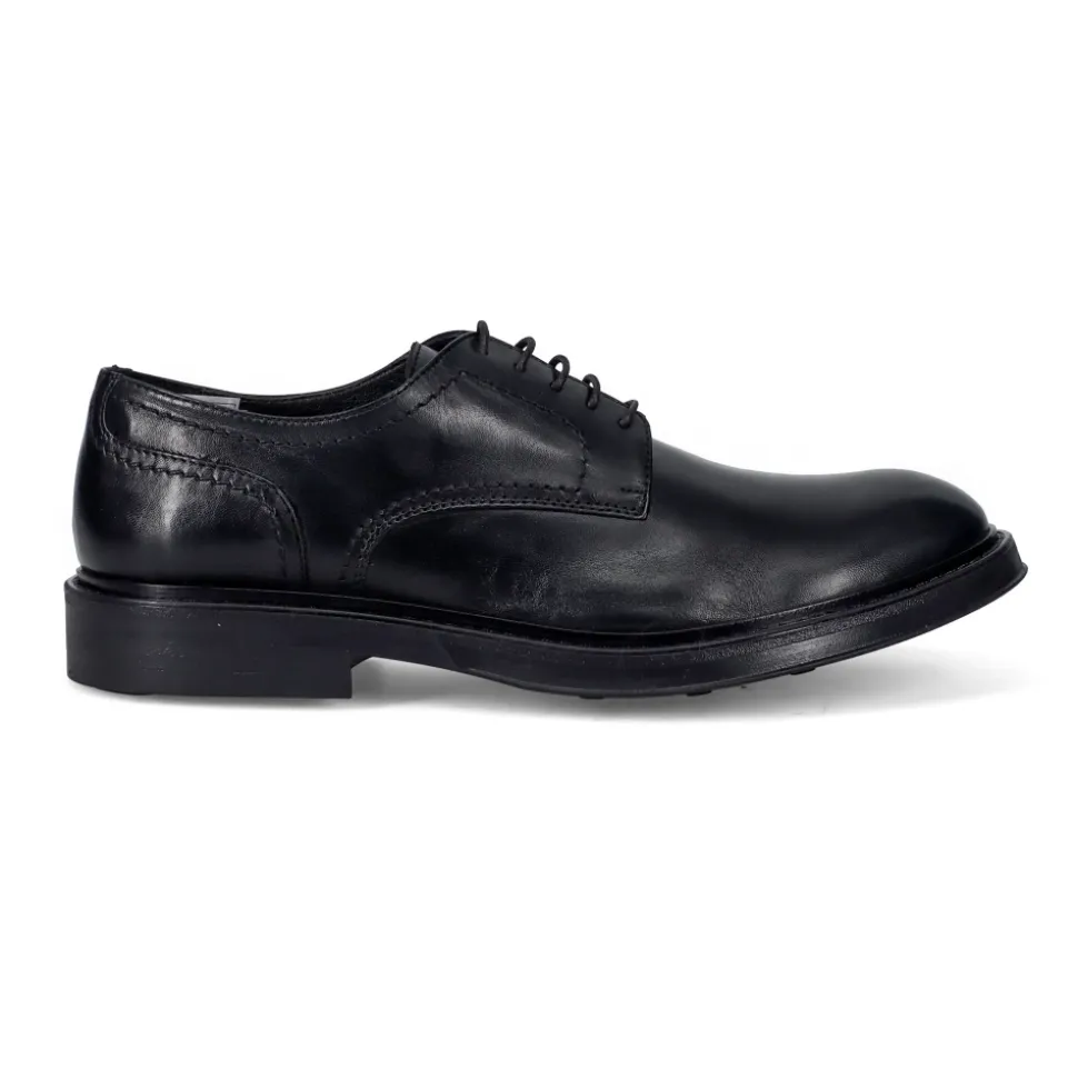 Klassische schwarze flache Schuhe