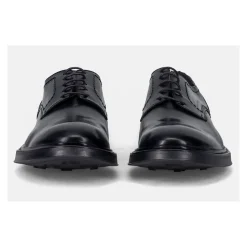 Klassische schwarze flache Schuhe